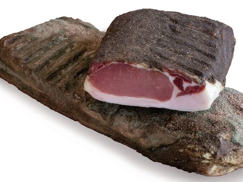 Salumi tipici anche da allevamento allo stato brado