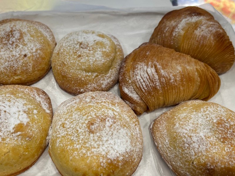 Sfogliatelle napoletane ricce e frolle